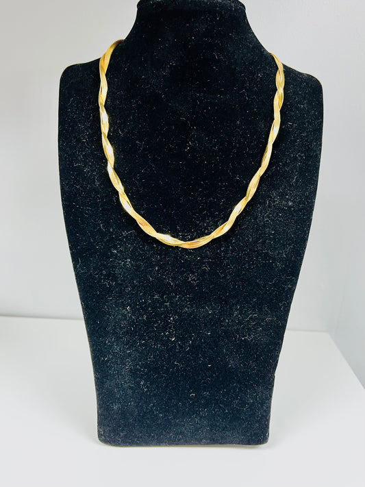 Intertwined Gold Necklace by Yomi Styling